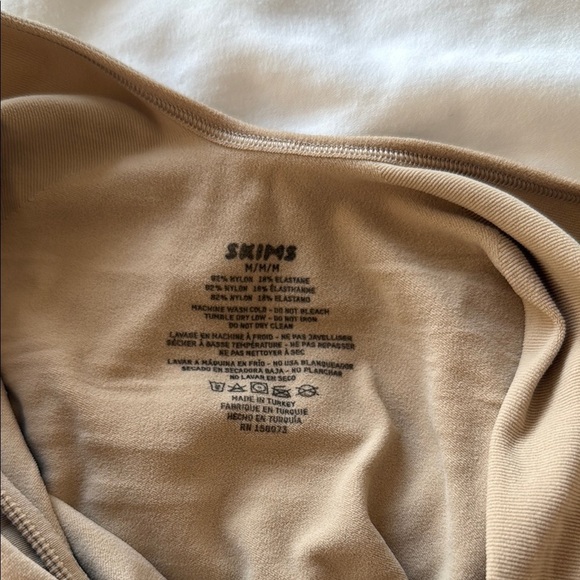 SKIMS SEAMLESS SCULPT BRIEF BODYSUIT IN CLAY SIZE MEDIUM - brand new 
Never worn - Picture 6 of 6